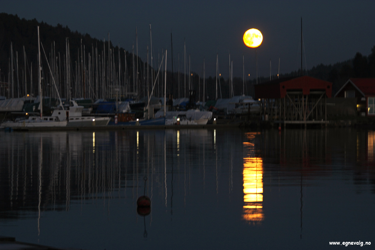 Moon over Soon in December